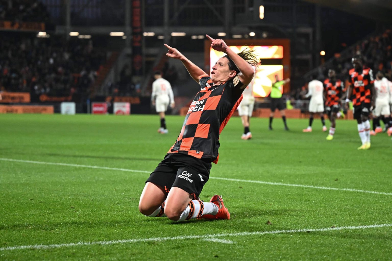 makengo, den andra stjärnan från merlus, hittar framgång hos fc lorient med imponerande prestationer och starkt engagemang.