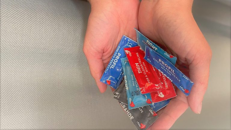 ovm bryter sin förlustsvit i amatörrugby medan moln samlas över condom.