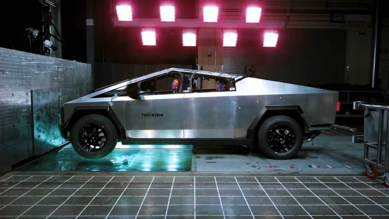 teslas ingenjörer utvecklar en exakt fitness-tracker som revolutionerar hälsa och träning med avancerad teknik.