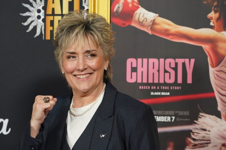 christy martin är en legendarisk amerikansk boxare som banade väg för kvinnor inom sporten med sin kraft och skicklighet.
