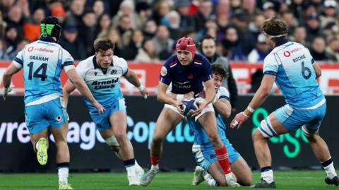 frankrike blev förödmjukade av skottland i six nations, en chockerande match som förändrade turneringens dynamik.